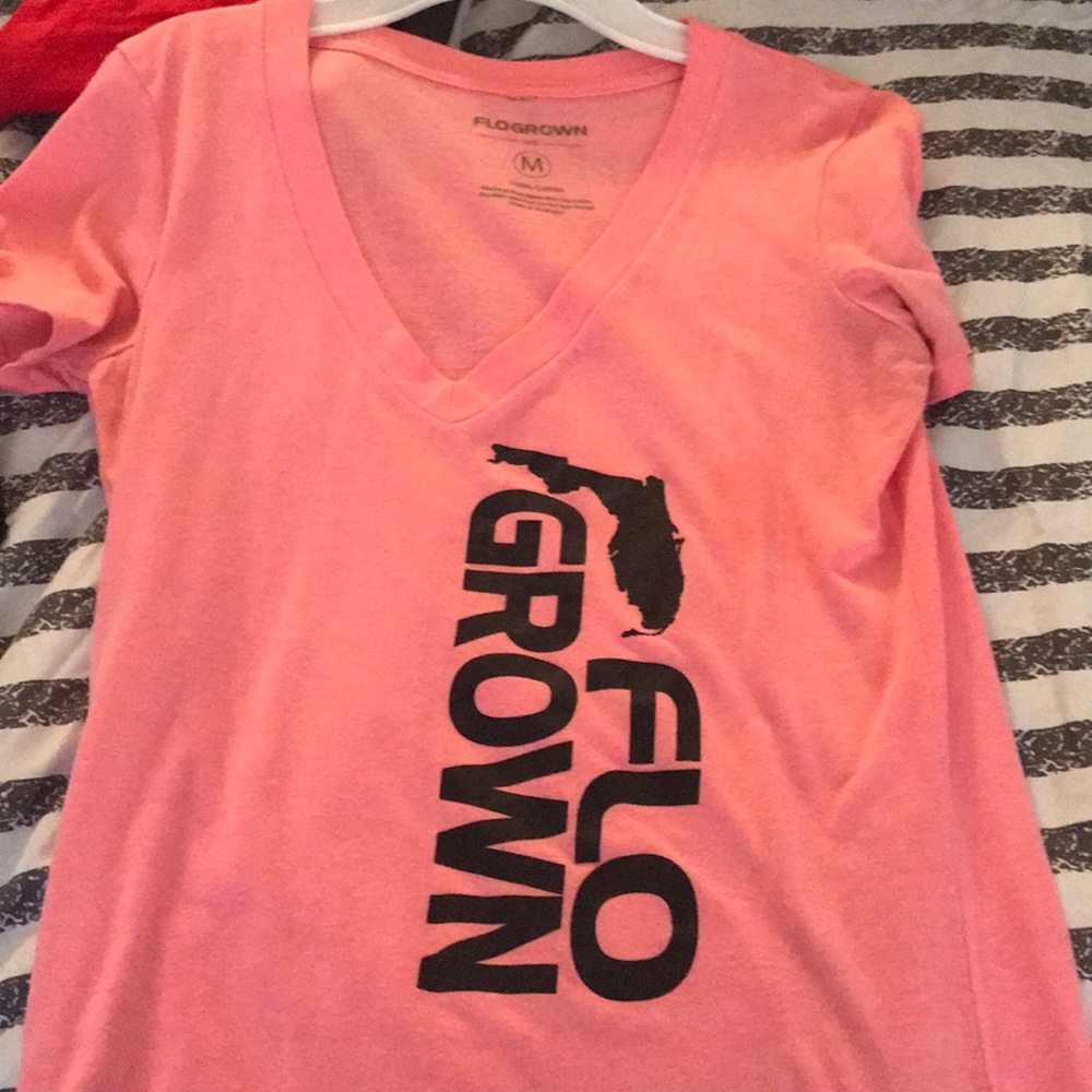 Flo Grown v-neck tee